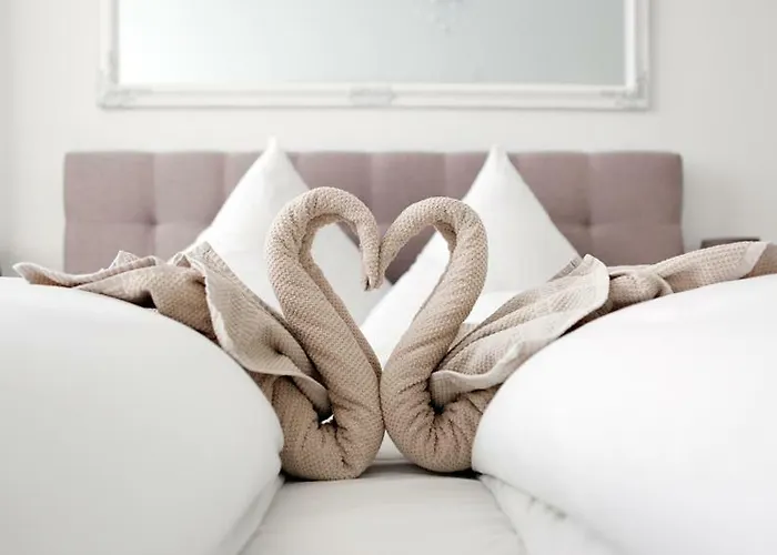 Sc 04 By Rockchair L Superhost Status L 4 Bedrooms Boxspringbeds 2 Bathrooms Balcony Elevator - Cozy Family & Business Flair Welcomes You! Lägenhet Berlin